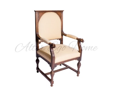 Антикварное тронное кресло с маскаронами