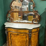 Антикварный сервант с мраморной столешницей и резным декоративным убранством 1850-х гг. 