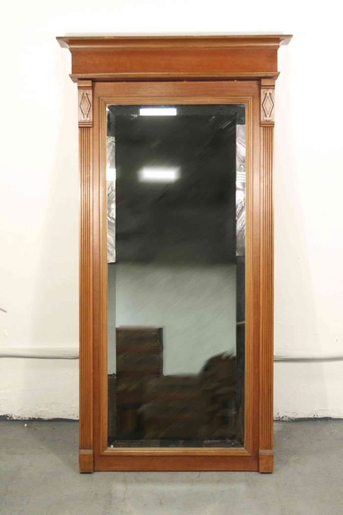 Антикварное настенное зеркало 1890-х гг. 