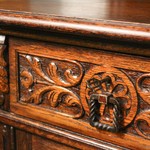 Антикварный сервант с резным убранством 1920-х гг. 