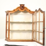 Антикварная настенная витрина со скошенными торцами 1890-х гг. 