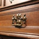 Антикварный поставец с витыми ножками 1890-х гг. 