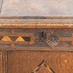 Антикварный сундук с контрастной интарсией 1760-х гг. 