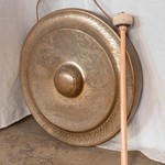 Антикварный гонг из латуни с азиатскими декоративными мотивами 1910-х гг. 