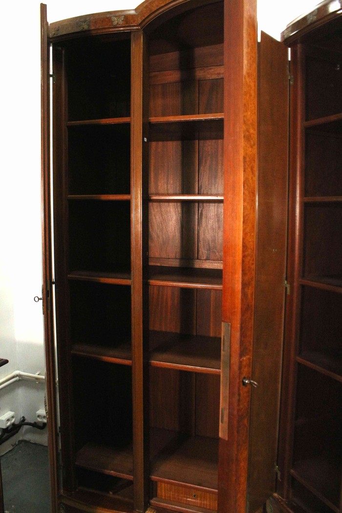 Комплект антикварной ореховой мебели для спальни 1870-х гг.  