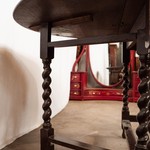 Антикварный стол с откидными полами темного дуба 1910-х гг. 