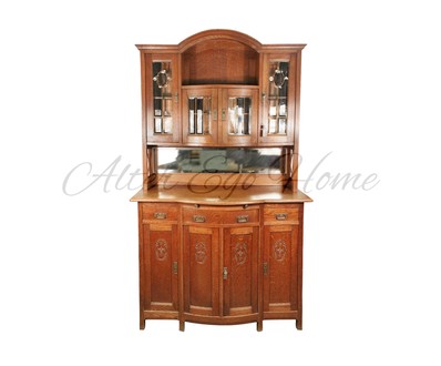 Антикварный буфет с фигурным фасадом 1890-х гг. 