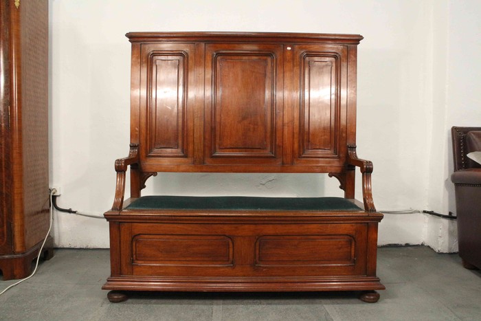 Антикварная скамья с высокой спинкой 1870-х гг. 