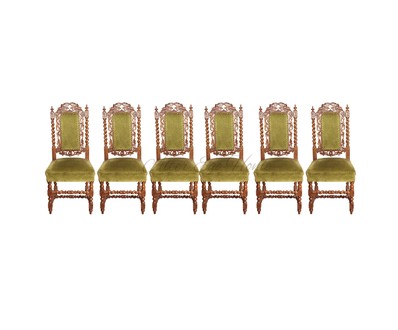 Шесть антикварных дубовых стульев с обивкой из зеленого бархата
