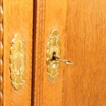 Антикварный буфет с зеркальными вставками 1900-х гг. 