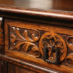 Антикварный сервант с резным убранством 1920-х гг. 