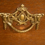 Антикварный комод с фигурными накладками в стиле неоклассицизм 1890-х гг. 