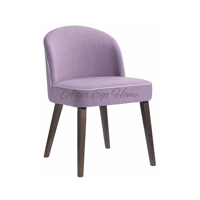 Розово-сиреневый стул с тканевой обивкой