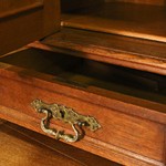 Антикварный немецкий буфет с раскрепованным фасадом и арочной нишей 1870-х гг. 