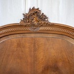 Антикварная кровать с фигурным навершием 1850-х гг. 