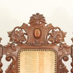 Антикварное кресло с резным щитковым навершием 1850-х гг. 