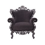 Великолепное кресло в стиле барокко с замысловатой резьбой