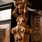 Антикварный шкаф в стиле неоренессанс с резными гермами 1830-х гг. 
