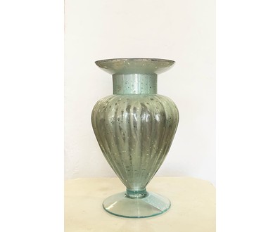 Серебристо-зелёная ваза с эффектом старения