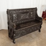 Антикварная скамья в стиле неоренессанс с резными композициями 1870-х гг. 