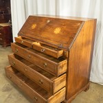Антикварный дубовый секретер с контрастной интарсией 1780-х гг. 