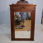 Антикварное зеркало с резным навершием 1880-х гг.