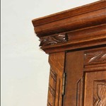 Антикварный книжный шкаф в неоготическом стиле 1910-х гг. 