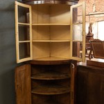 Антикварный угловой шкаф 1850-х гг. 