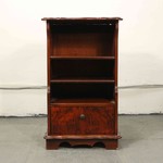 Антикварная тумбочка с фигурной линией столешницы 1950-х гг. 