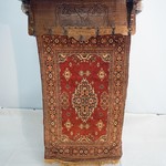 Старинная вешалка с резной композицией и ковром 1920-х гг.