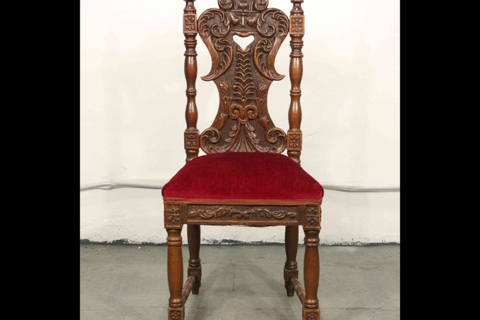 Антикварный резной стул с антропоморфным маскароном 1850-х гг. 