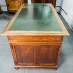Антикварный двухтумбовый стол из массива дуба 1890-х гг.