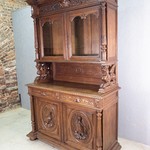 Антикварный буфет с резными композициями 1860-х гг.