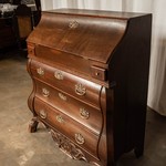 Антикварный секретер a la serpantine c фигурными накладками 1760-х гг. 
