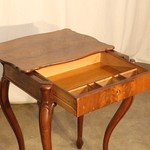 Антикварный столик на ножках-кабриоль 1830-х гг. 