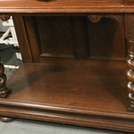 Антикварный поставец с витыми ножками 1890-х гг. 