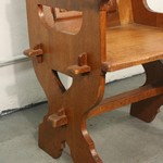 Антикварное дубовое кресло в архаичной стилистике 1920-х гг. 