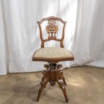 Антикварный стул с контрастной интарсией 1850-х гг. 
