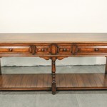 Антикварная дубовая консоль с точеными ножками 1940-х гг. 