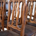 Комплект антикварных стульев с резными спинками