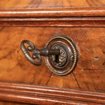 Антикварный секретер с резным навершием 1840-х гг. 