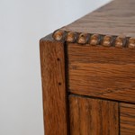 Антикварный чайный столик со стеклянными дверцами 1910-х гг. 