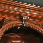 Антикварный немецкий буфет с раскрепованным фасадом и арочной нишей 1870-х гг. 