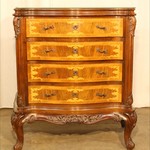 Антикварный комод с фасадом a la serpantine и контрастной интарсией 1880-х гг. 