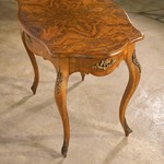 антикварный стол в стиле неорококо 1860-х гг.