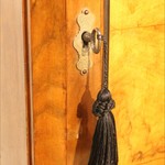 Антикварная ореховая тумба 1850-х гг. 