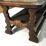 Старинный кофейный стол с резным орнаментом 