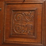 Антикварный поставец с витыми ножками 1890-х гг. 