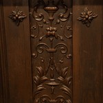 Антикварный буфет с открытыми полками и резными фигурами 1850-х гг. 