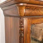Антикварный шкаф с зеркальными полотнами 1850-х гг. 